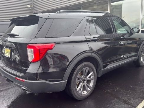 Used 2022 Ford Explorer XLT w/ Equipment Group 202A image 3