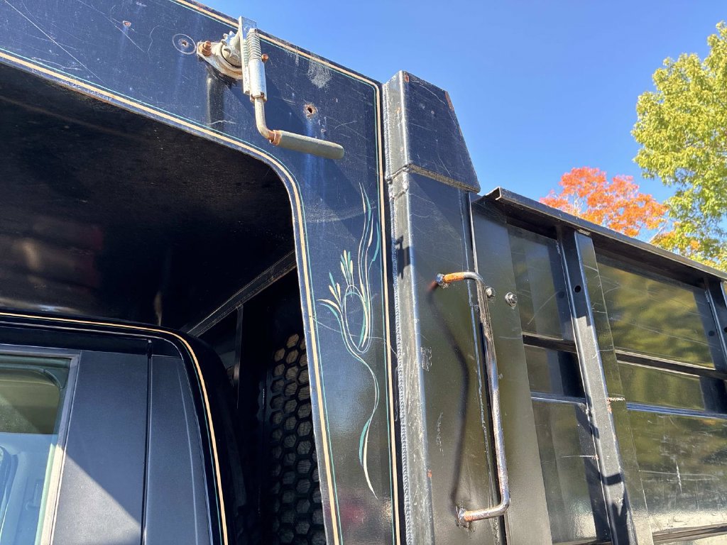 Used 2017 Ford F550 4x4 Regular Cab Super Duty image 16