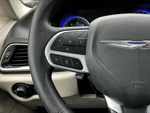 Used 2020 Chrysler Voyager LX FWD image 12