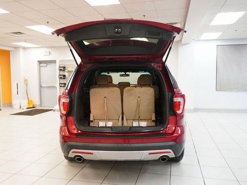 Used 2016 Ford Explorer XLT w/ Equipment Group 202A image 10