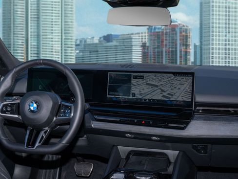 Used 2025 BMW 530i w/ M Sport Package image 21