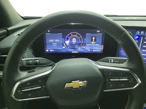 Used 2025 Chevrolet Traverse LT FWD image 26