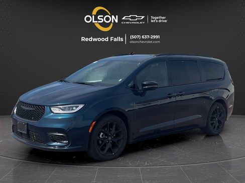 Used 2025 Chrysler Pacifica Limited FWD image 1