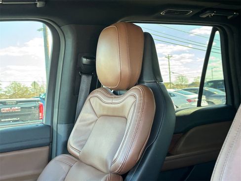 Used 2024 Lincoln Navigator Reserve image 15