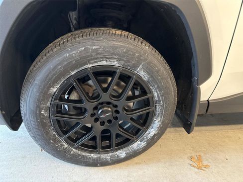 Used 2023 Toyota RAV4 XLE image 19