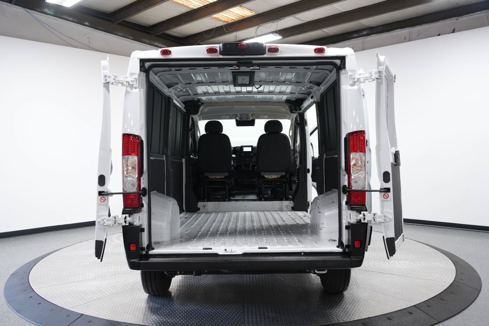 Used 2025 RAM ProMaster 2500 w/ Convenience Group FWD image 12