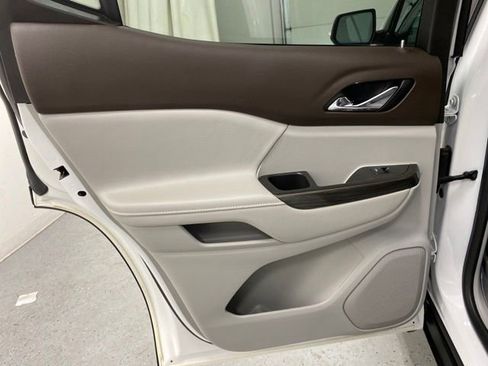 Used 2021 GMC Acadia SLT w/ Preferred Package image 30