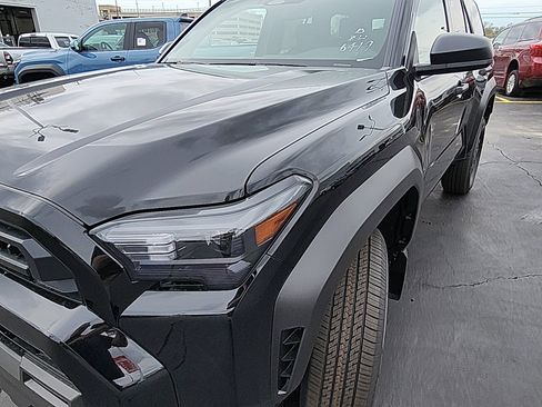 Used 2026 Toyota 4Runner SR5 AWD/4WD image 9