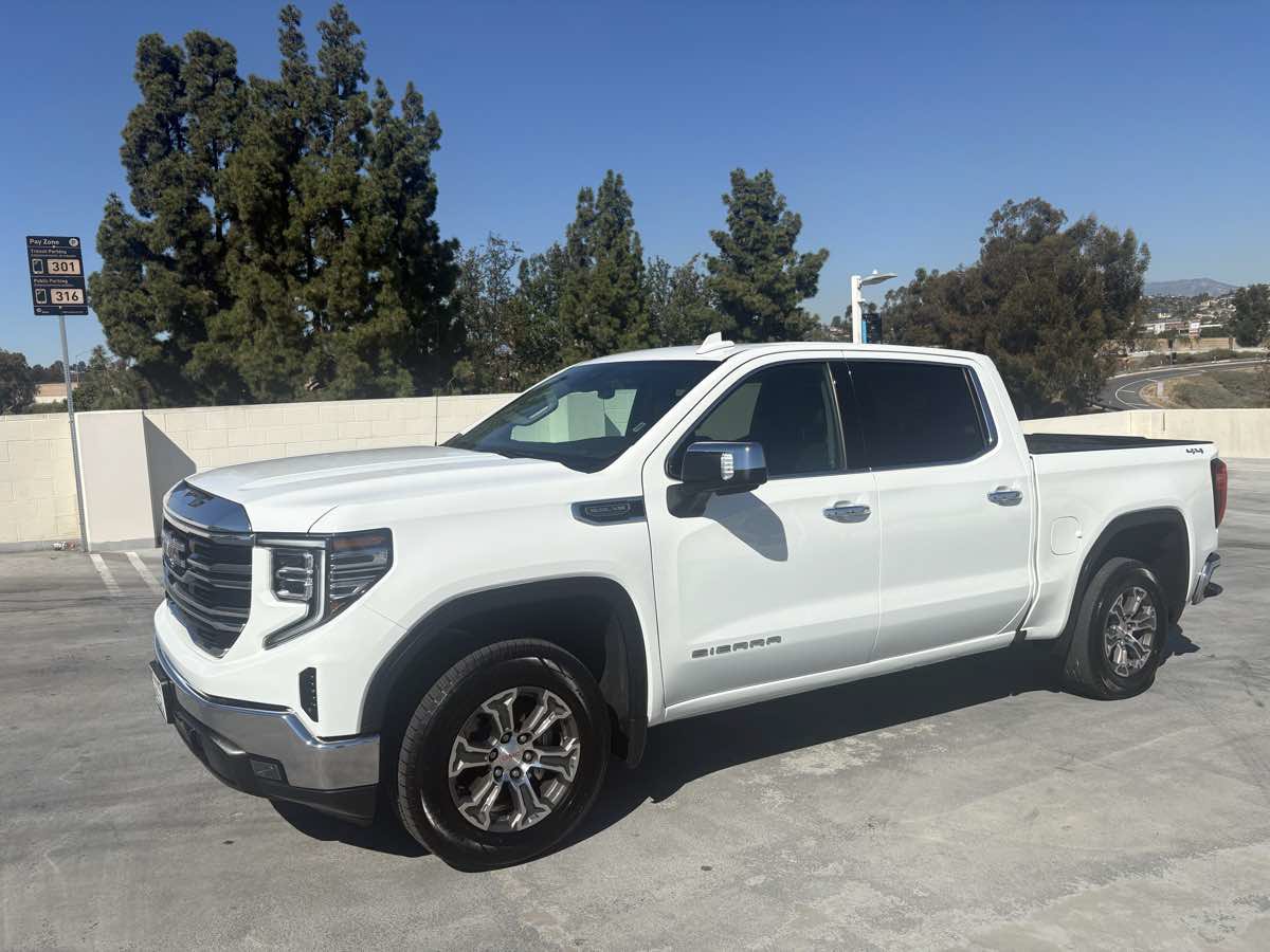 Used 2025 GMC Sierra 1500 SLT AWD/4WD image 2