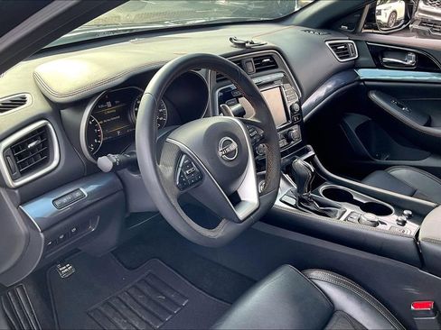 Used 2023 Nissan Maxima SR w/ Sport Mat Group FWD image 17