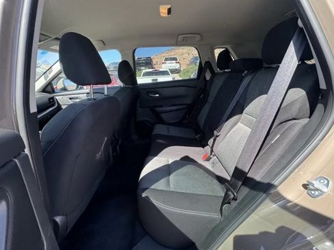 Used 2025 Nissan Rogue SV image 10