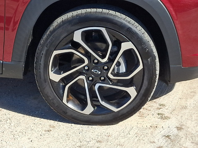 Used 2024 Chevrolet Trax RS w/ Sunroof Package FWD image 29