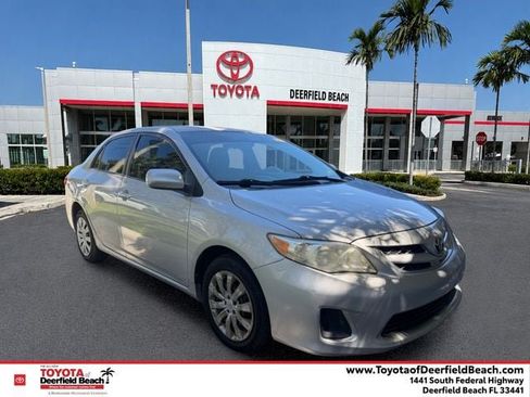Used 2012 Toyota Corolla LE FWD image 1