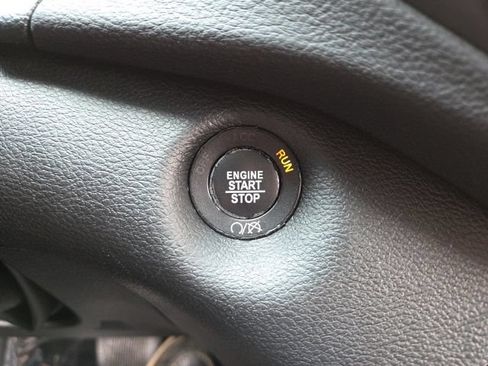 Used 2019 Jeep Cherokee Limited AWD/4WD image 9