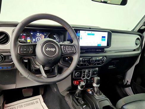 Used 2024 Jeep Wrangler Unlimited AWD/4WD image 12