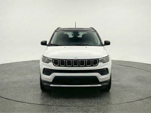 Used 2025 Jeep Compass Limited AWD/4WD image 2