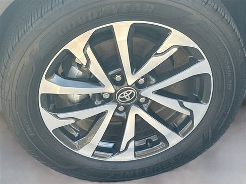 Used 2024 Toyota Corolla Cross XLE image 33