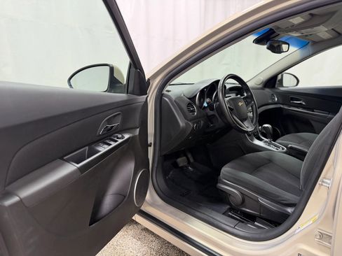 Used 2011 Chevrolet Cruze LT FWD image 10