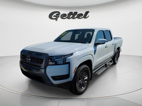 Used 2025 Nissan Frontier SV image 2