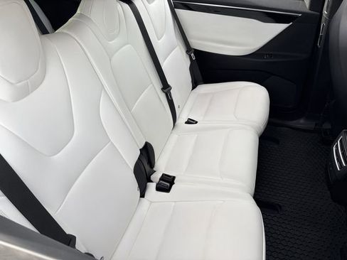 Used 2018 Tesla Model X 75D image 21