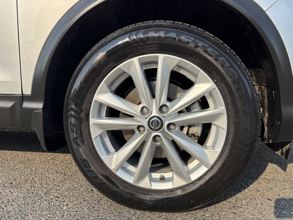 Used 2019 Nissan Rogue Sport SV AWD/4WD image 9