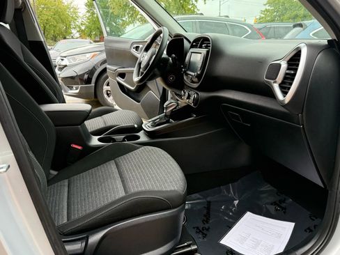 Used 2021 Kia Soul S image 12