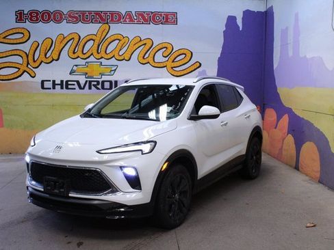 Used 2024 Buick Encore GX Sport Touring image 2