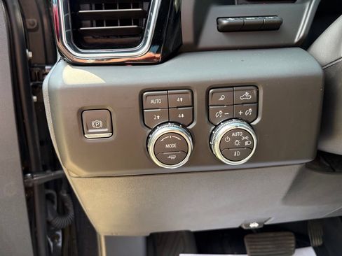 Used 2023 GMC Sierra 1500 Denali w/ Denali Reserve Package AWD/4WD image 18