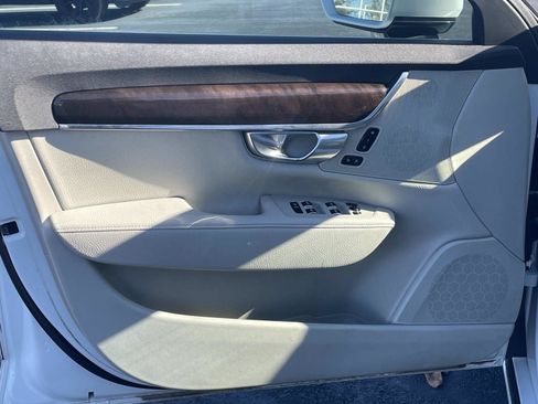 Used 2018 Volvo S90 T5 Momentum w/ Convenience Package image 16