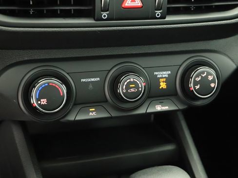 Used 2020 Kia Forte LXS FWD image 27