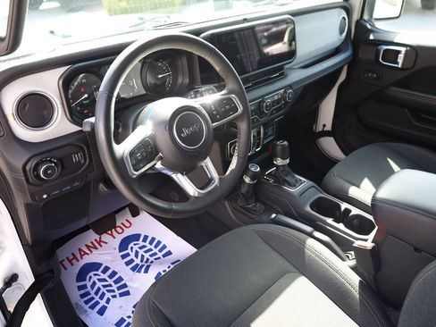 Used 2024 Jeep Wrangler Unlimited Sahara AWD/4WD image 12