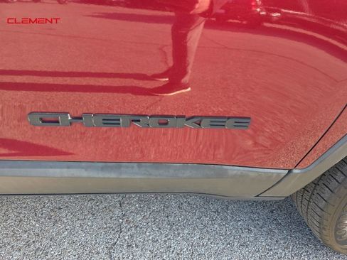 Used 2020 Jeep Cherokee Latitude Plus image 3