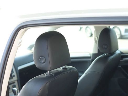 Used 2016 Volkswagen Golf SE image 26