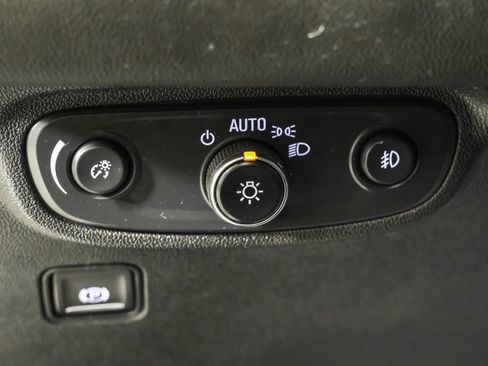 Used 2023 GMC Terrain SLT image 25