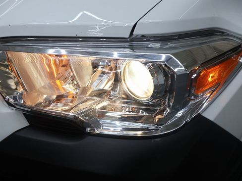 Used 2022 Toyota Tacoma SR image 25