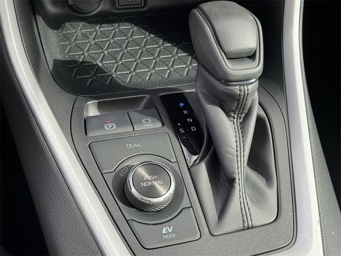 Used 2025 Toyota RAV4 XLE image 14