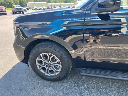 Used 2025 Ford Expedition Active AWD/4WD image 2