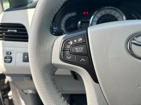 Used 2013 Toyota Sienna SE FWD image 16