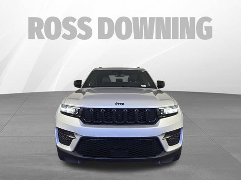 Used 2024 Jeep Grand Cherokee Altitude RWD image 2