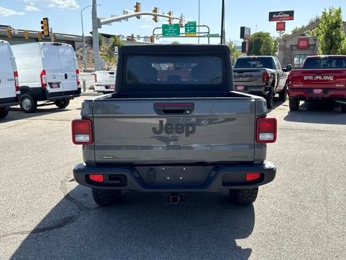 Certified 2023 Jeep Gladiator Sport AWD/4WD image 6
