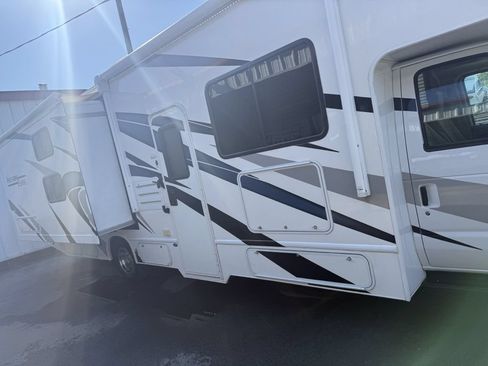 Used 2022 Ford E-450 and Econoline 450 Super Duty w/ Motorhome Prep Package RWD image 20