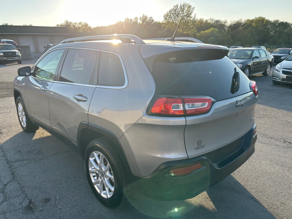 Used 2015 Jeep Cherokee Latitude FWD image 8