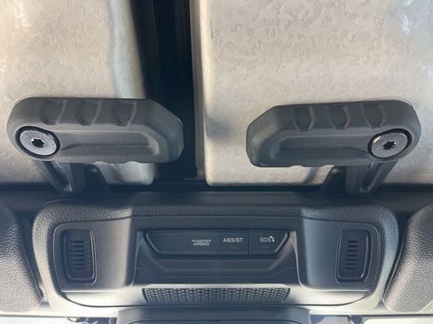 Used 2025 Jeep Gladiator Sport image 20