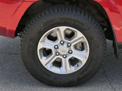 Used 2022 Toyota 4Runner SR5 Premium AWD/4WD image 8