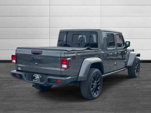 Used 2024 Jeep Gladiator Sport AWD/4WD image 4