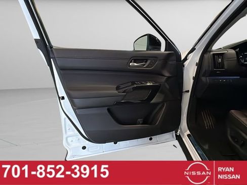New 2026 Nissan Pathfinder Platinum AWD/4WD image 34