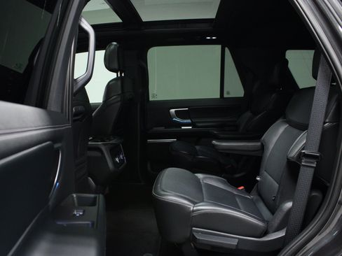 Used 2025 Ford Expedition Platinum w/ Stealth Appearance Package AWD/4WD image 13