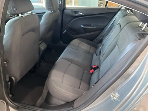 Used 2018 Chevrolet Cruze LT w/ Convenience Package FWD image 16