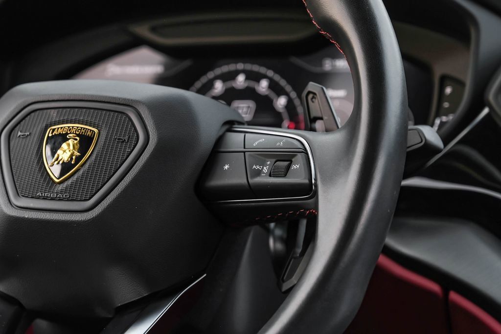 Used 2022 Lamborghini Urus AWD/4WD image 17