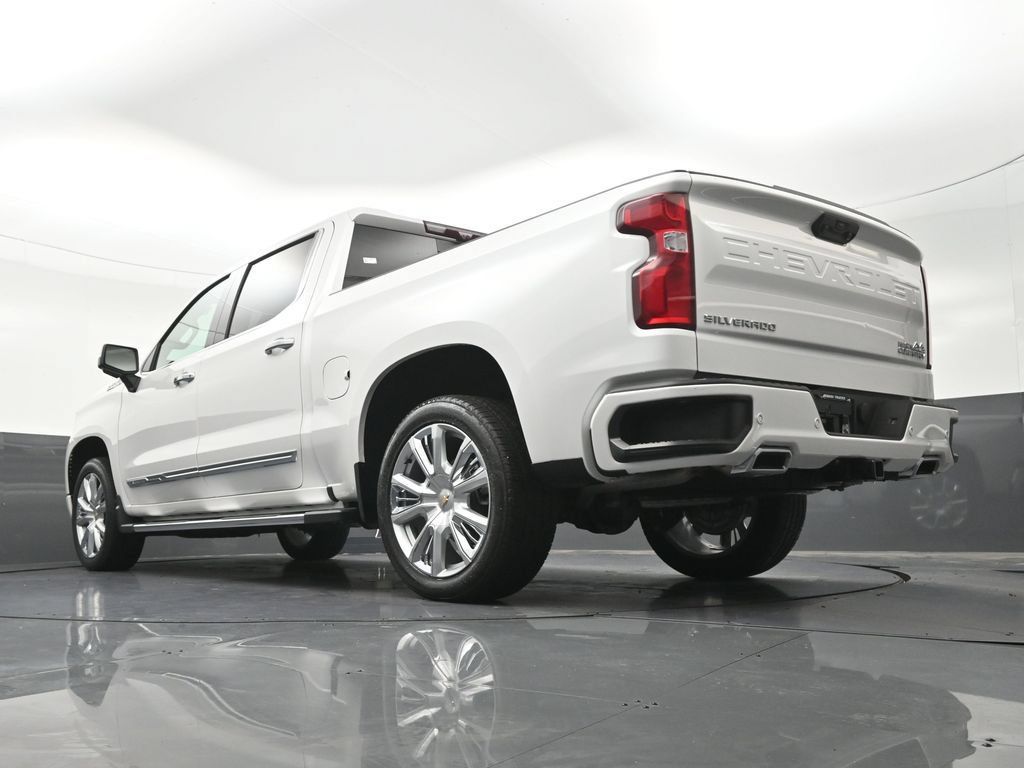 Used 2025 Chevrolet Silverado 1500 High Country w/ High Country Premium Package RWD image 25